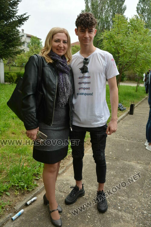 Нели Генова със Златаровска награда на Езиковата гимназия в Хасково