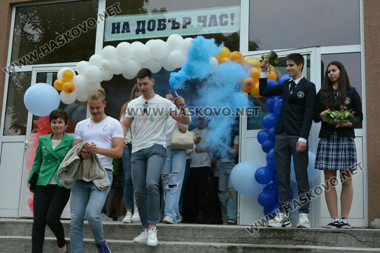 Нели Генова със Златаровска награда на Езиковата гимназия в Хасково