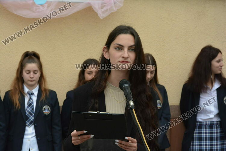 Нели Генова със Златаровска награда на Езиковата гимназия в Хасково