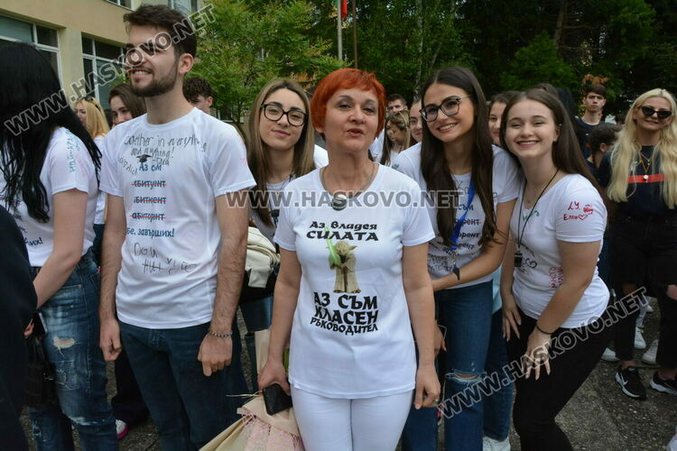 Нели Генова със Златаровска награда на Езиковата гимназия в Хасково