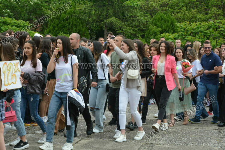 Нели Генова със Златаровска награда на Езиковата гимназия в Хасково