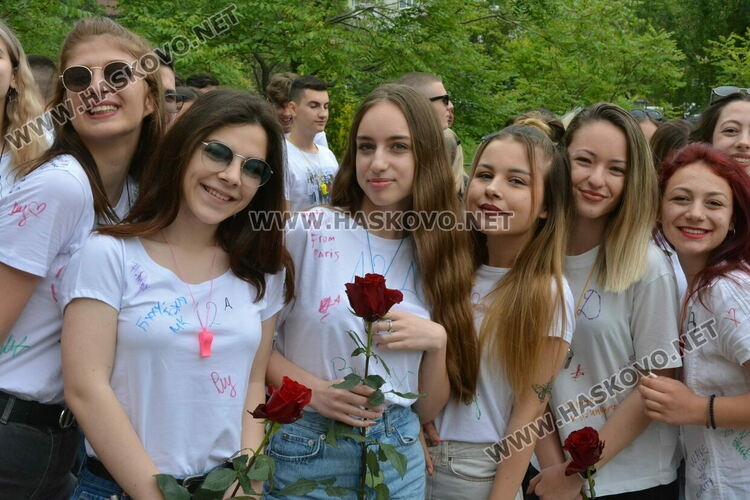 Нели Генова със Златаровска награда на Езиковата гимназия в Хасково