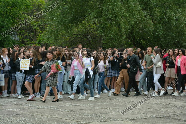 Нели Генова със Златаровска награда на Езиковата гимназия в Хасково