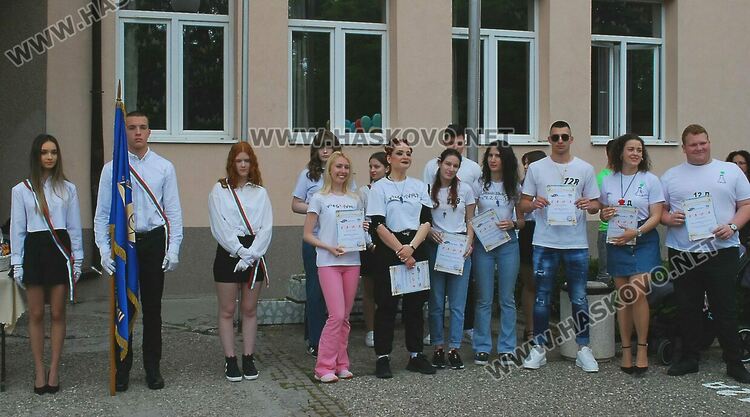 130 абитуриенти на Випуск 2023 в ПМГ-Хасково минаха по червения килим 
