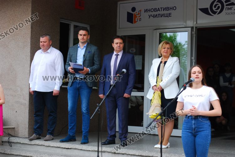 130 абитуриенти на Випуск 2023 в ПМГ-Хасково минаха по червения килим 