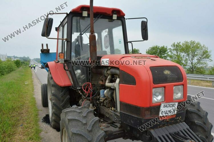 Джип се заби в трактор с инвентар до Бирената