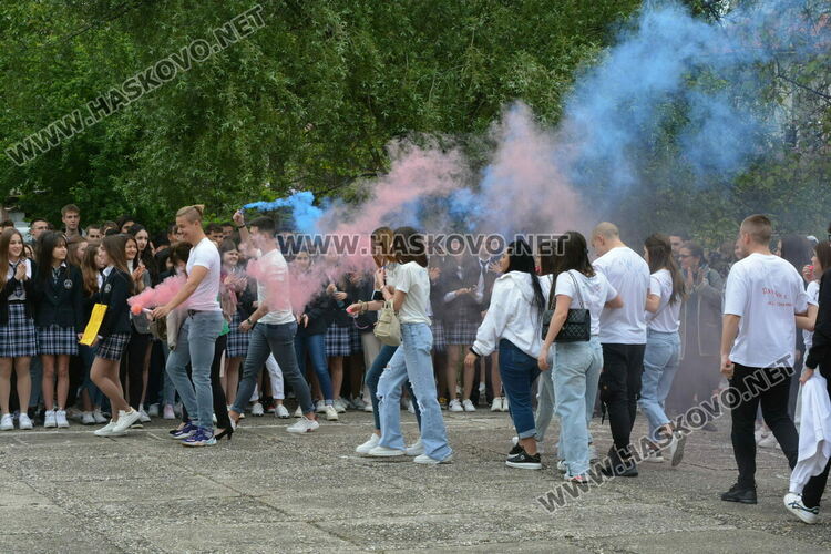 Нели Генова със Златаровска награда на Езиковата гимназия в Хасково