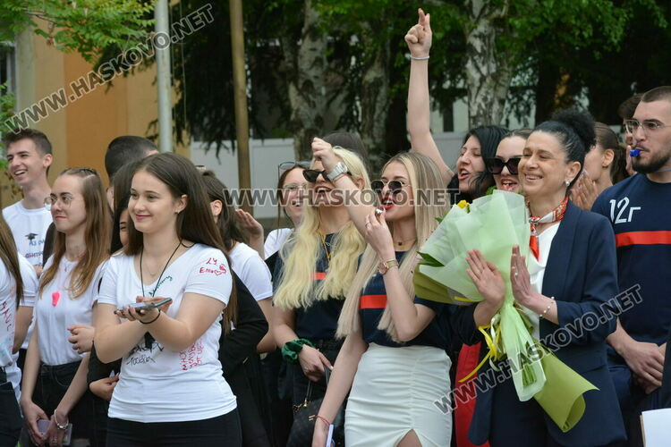 Нели Генова със Златаровска награда на Езиковата гимназия в Хасково