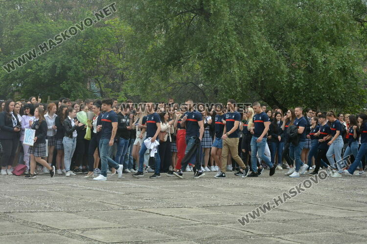 Нели Генова със Златаровска награда на Езиковата гимназия в Хасково