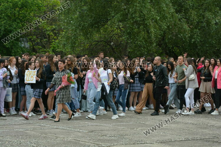 Нели Генова със Златаровска награда на Езиковата гимназия в Хасково