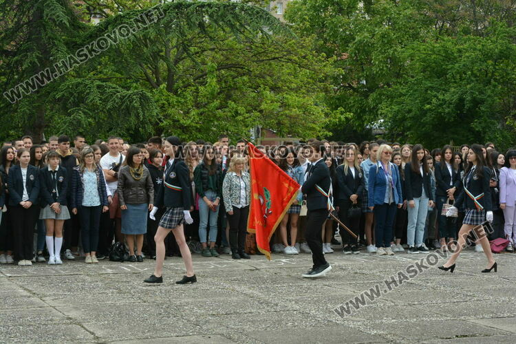 Нели Генова със Златаровска награда на Езиковата гимназия в Хасково