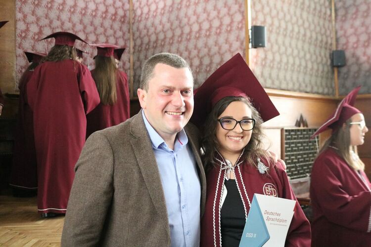  Специална церемония в тържествената зала на Минната дирекция за зрелостници от ГПЧЕ „Симеон Радев“