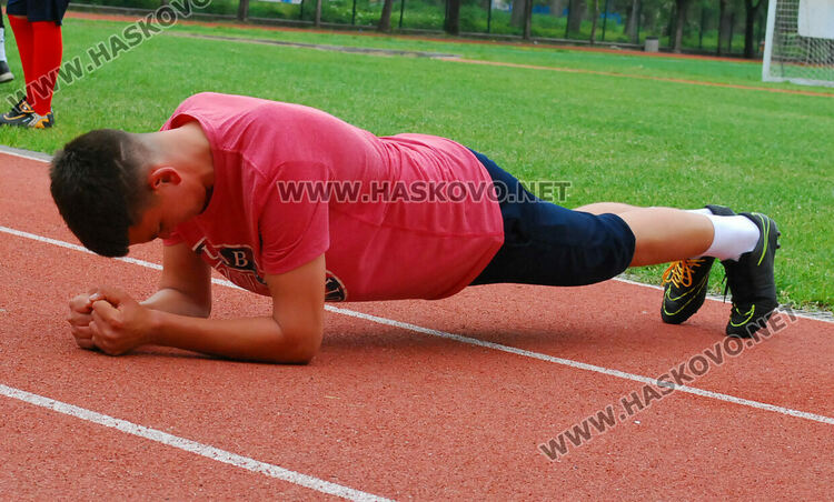 Треньори, ученици и учители от Спортното отпразнуваха празника си на стадиона 