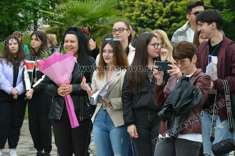 Царската гимназия изпрати 122 абитуриенти, Мерт Миленов с приз „Достоен Асеневец“