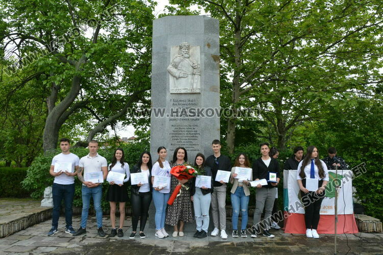 Царската гимназия изпрати 122 абитуриенти, Мерт Миленов с приз „Достоен Асеневец“