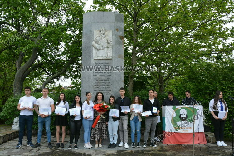 Царската гимназия изпрати 122 абитуриенти, Мерт Миленов с приз „Достоен Асеневец“