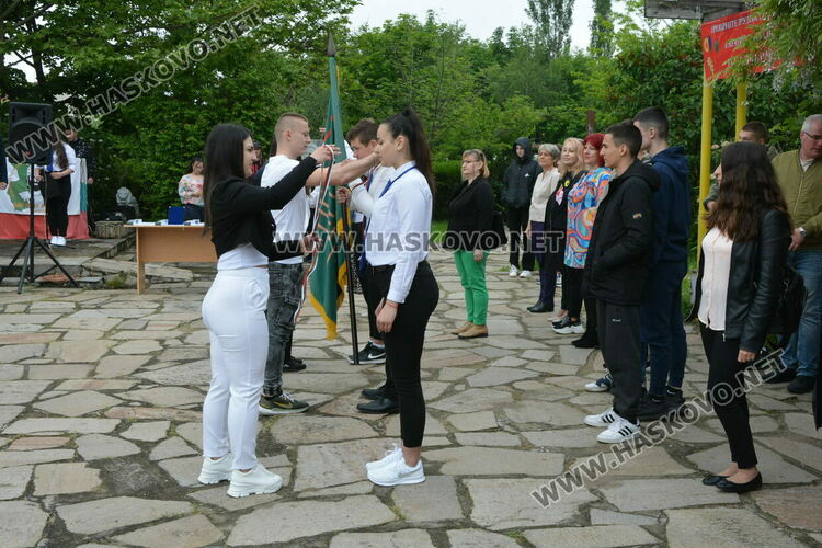 Царската гимназия изпрати 122 абитуриенти, Мерт Миленов с приз „Достоен Асеневец“