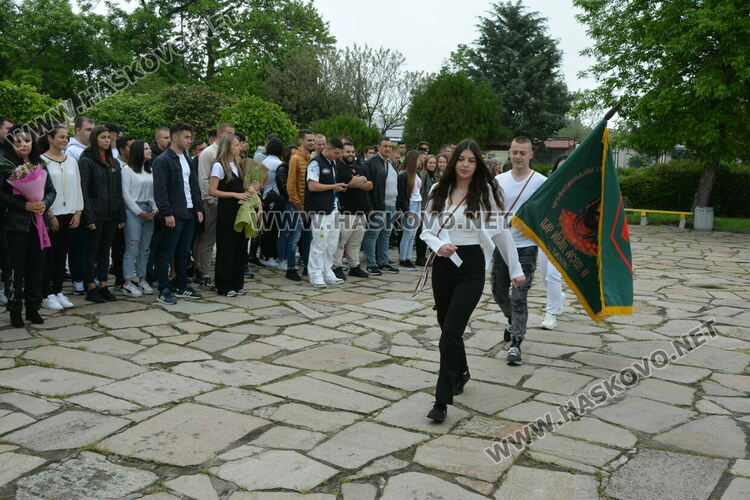 Царската гимназия изпрати 122 абитуриенти, Мерт Миленов с приз „Достоен Асеневец“