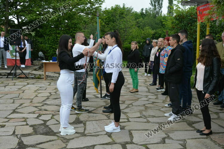 Царската гимназия изпрати 122 абитуриенти, Мерт Миленов с приз „Достоен Асеневец“