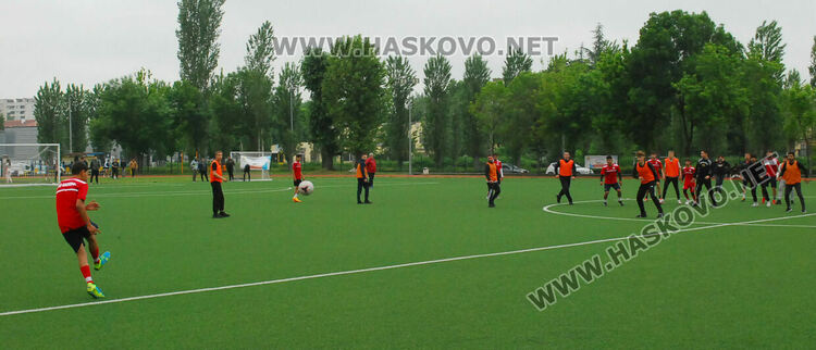 Треньори, ученици и учители от Спортното отпразнуваха празника си на стадиона 