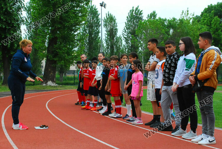 Треньори, ученици и учители от Спортното отпразнуваха празника си на стадиона 