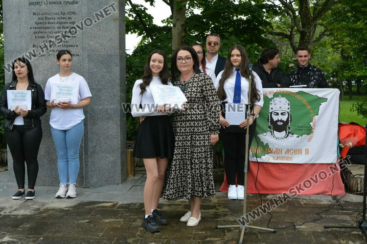 Царската гимназия изпрати 122 абитуриенти, Мерт Миленов с приз „Достоен Асеневец“