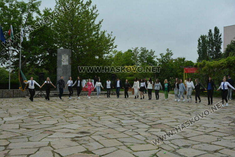 Царската гимназия изпрати 122 абитуриенти, Мерт Миленов с приз „Достоен Асеневец“