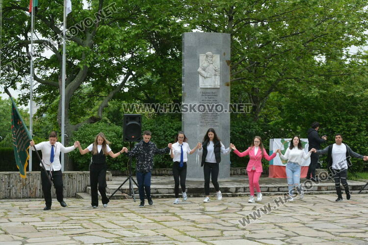 Царската гимназия изпрати 122 абитуриенти, Мерт Миленов с приз „Достоен Асеневец“