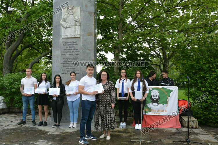 Царската гимназия изпрати 122 абитуриенти, Мерт Миленов с приз „Достоен Асеневец“