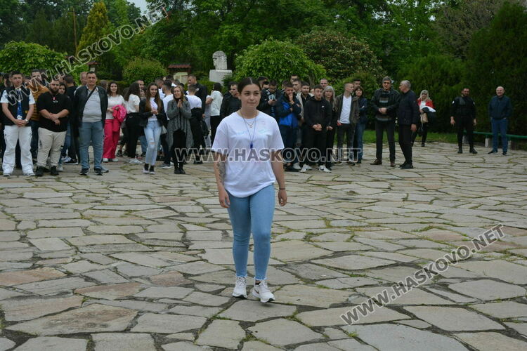 Царската гимназия изпрати 122 абитуриенти, Мерт Миленов с приз „Достоен Асеневец“