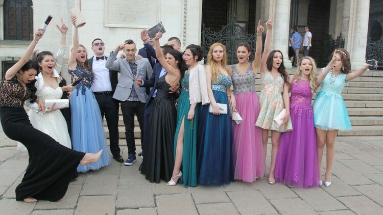 Полицията в Перник предприе мерки за нормалното протичане на абитуриентските балове в региона