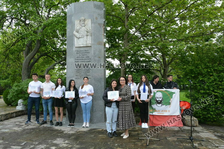 Царската гимназия изпрати 122 абитуриенти, Мерт Миленов с приз „Достоен Асеневец“