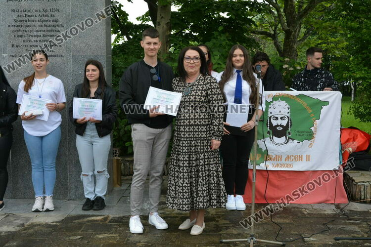 Царската гимназия изпрати 122 абитуриенти, Мерт Миленов с приз „Достоен Асеневец“