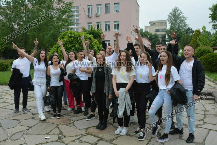 Царската гимназия изпрати 122 абитуриенти, Мерт Миленов с приз „Достоен Асеневец“