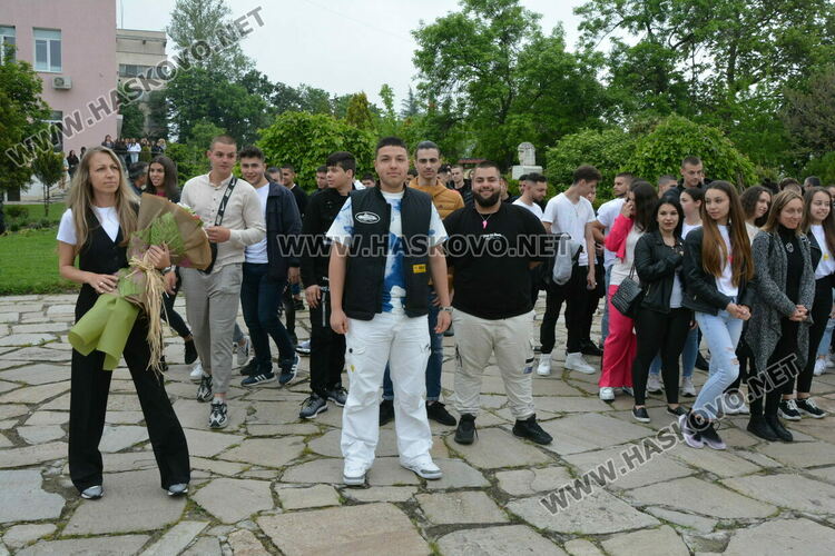 Царската гимназия изпрати 122 абитуриенти, Мерт Миленов с приз „Достоен Асеневец“