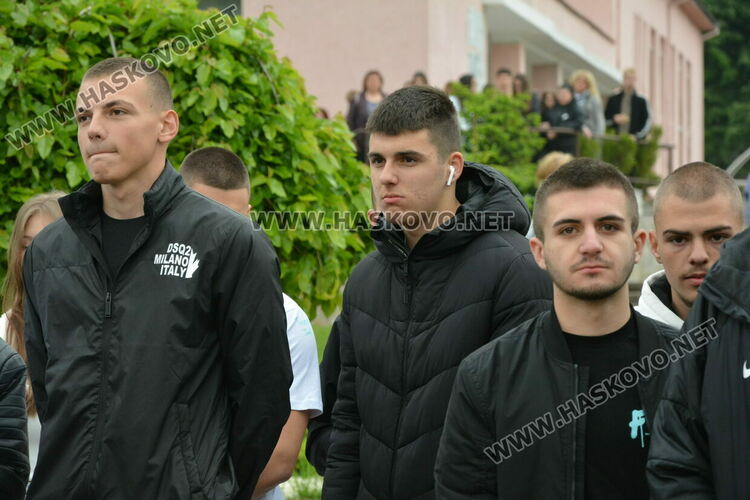 Царската гимназия изпрати 122 абитуриенти, Мерт Миленов с приз „Достоен Асеневец“