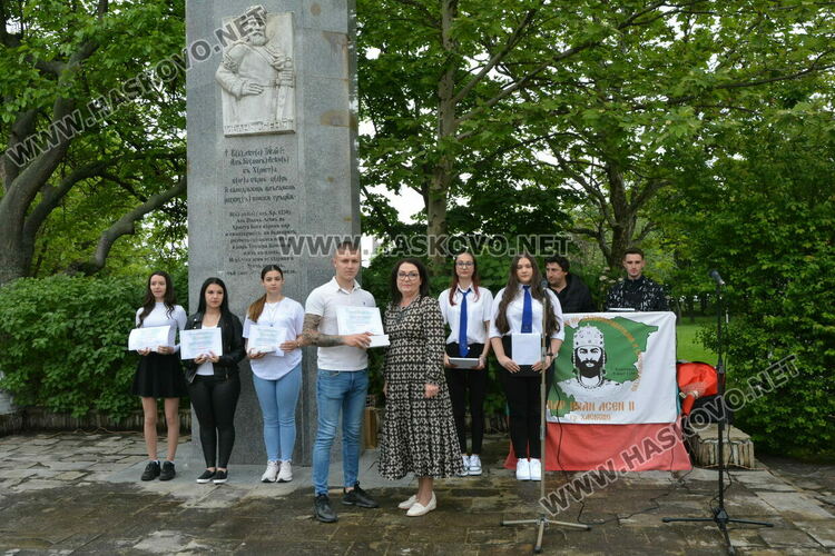 Царската гимназия изпрати 122 абитуриенти, Мерт Миленов с приз „Достоен Асеневец“