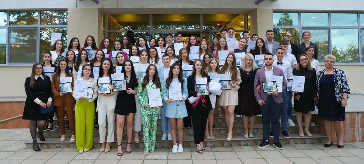 49 немски езикови дипломи в Езикова гимназия „Христо Ботев“ след пет години всеотдаен труд и съвместна работа