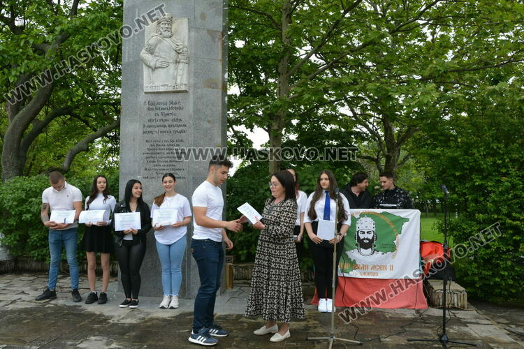 Царската гимназия изпрати 122 абитуриенти, Мерт Миленов с приз „Достоен Асеневец“