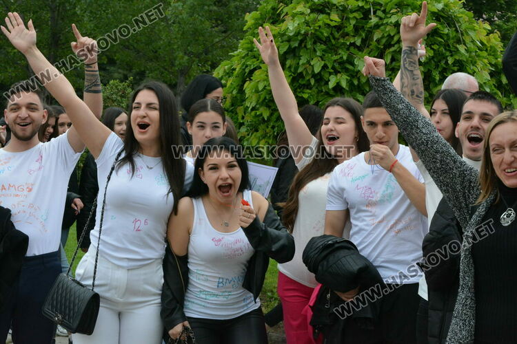 Царската гимназия изпрати 122 абитуриенти, Мерт Миленов с приз „Достоен Асеневец“