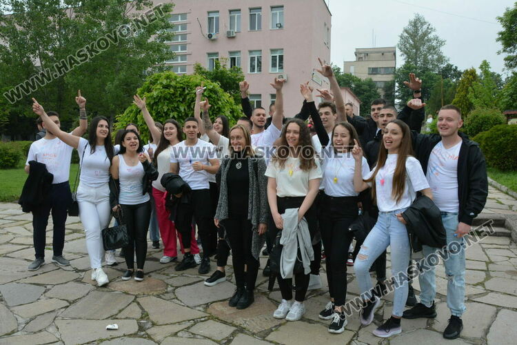 Царската гимназия изпрати 122 абитуриенти, Мерт Миленов с приз „Достоен Асеневец“