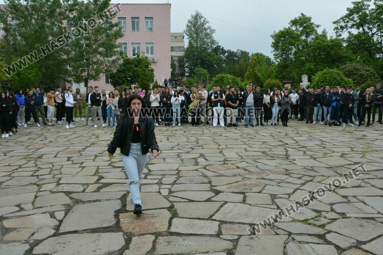 Царската гимназия изпрати 122 абитуриенти, Мерт Миленов с приз „Достоен Асеневец“