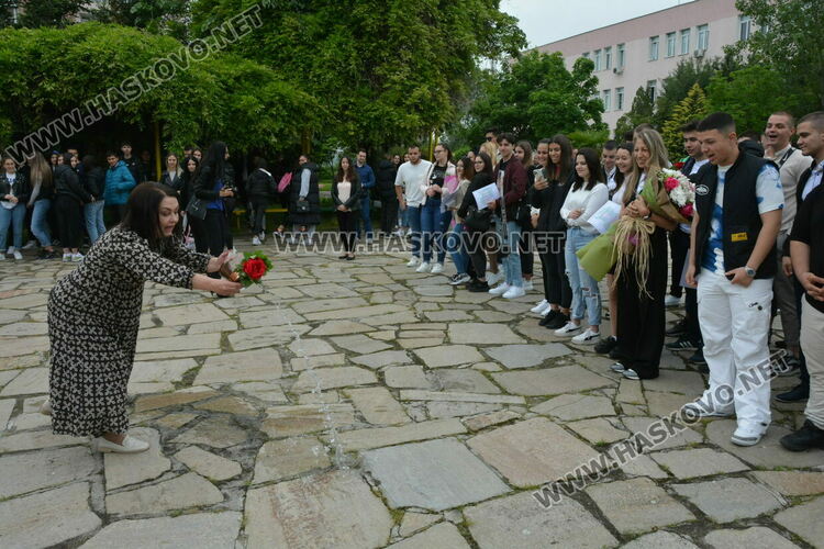 Царската гимназия изпрати 122 абитуриенти, Мерт Миленов с приз „Достоен Асеневец“