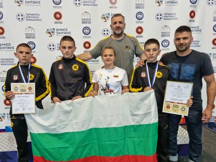 Кметът на община Перник Станислав Владимиров се срещна с шампионите по борба от Балканиадата