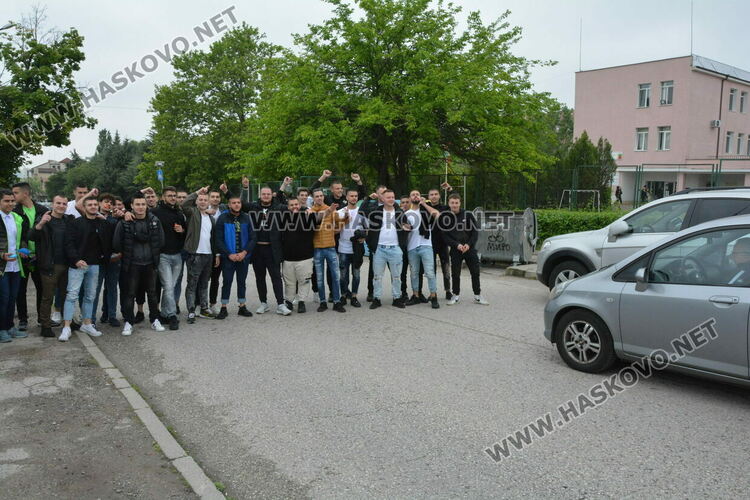 Царската гимназия изпрати 122 абитуриенти, Мерт Миленов с приз „Достоен Асеневец“