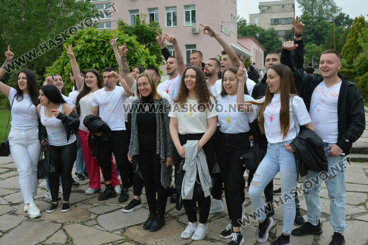 Царската гимназия изпрати 122 абитуриенти, Мерт Миленов с приз „Достоен Асеневец“