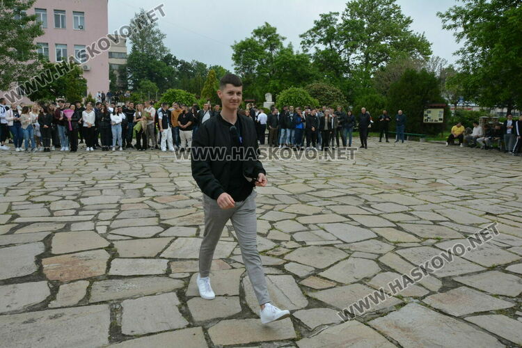 Царската гимназия изпрати 122 абитуриенти, Мерт Миленов с приз „Достоен Асеневец“