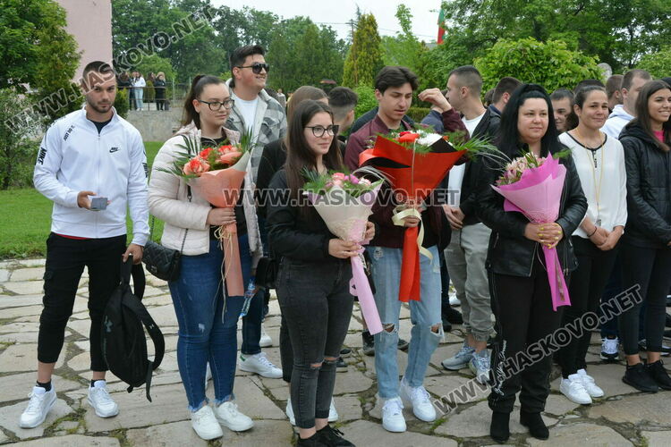 Царската гимназия изпрати 122 абитуриенти, Мерт Миленов с приз „Достоен Асеневец“