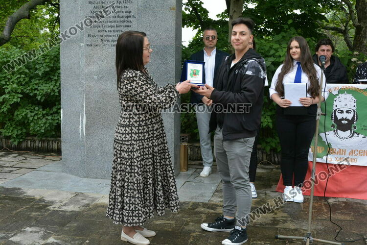 Царската гимназия изпрати 122 абитуриенти, Мерт Миленов с приз „Достоен Асеневец“