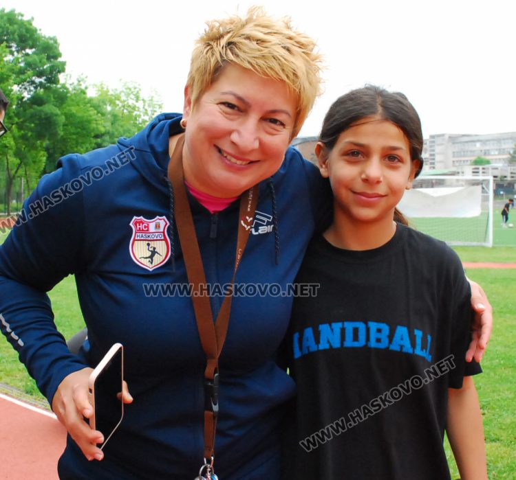 Треньори, ученици и учители от Спортното отпразнуваха празника си на стадиона 